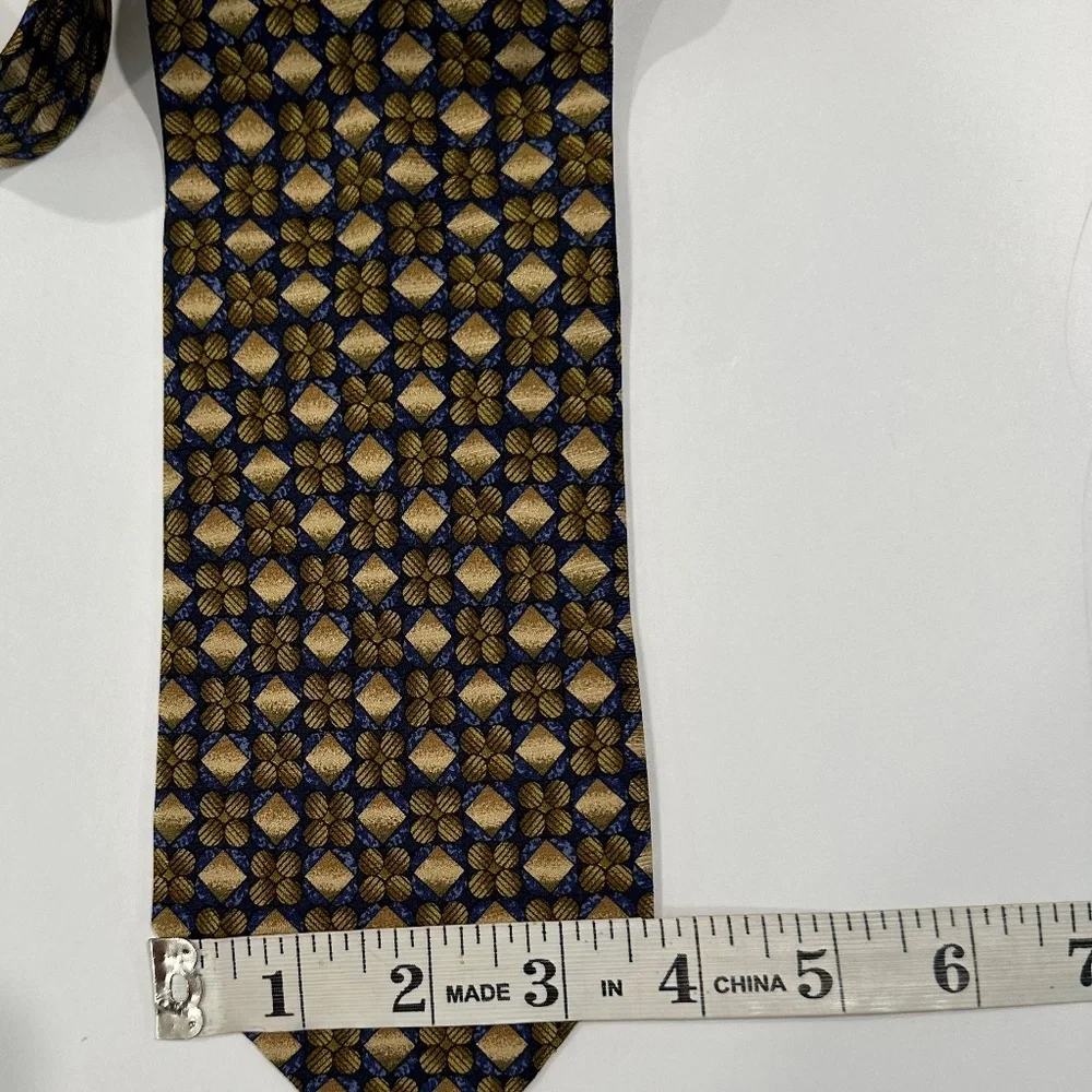 Men's ERMENEGILDO ZEGNA classic neck tie.